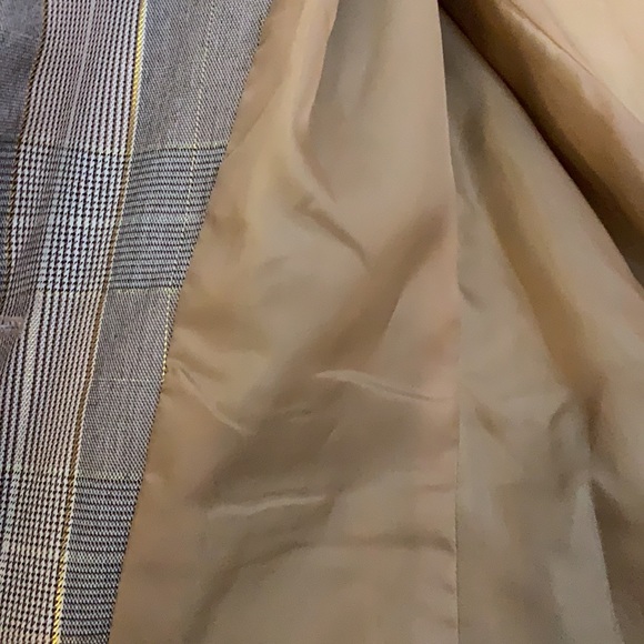 Allen Schwartz Woman’s Plaid Blazer . Size 8 - Picture 7 of 8